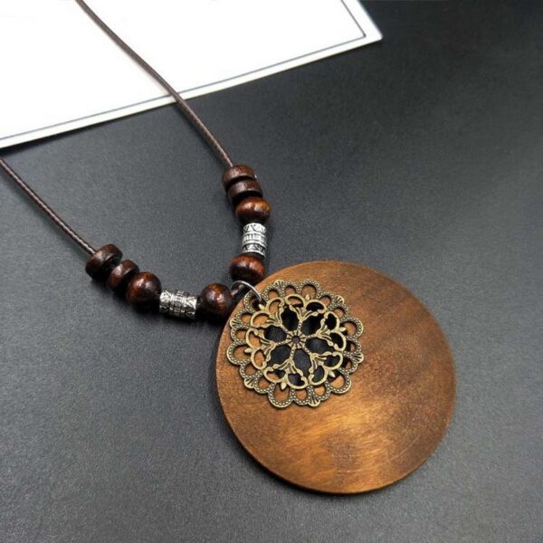 Retro Ethnic Style Beaded Wood Chip Hollowed Out Necklace